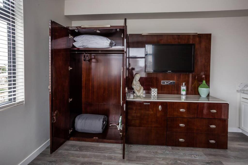 Cali King Size One Bedroom Luxurious Suite In Dtsd San Diego Bagian luar foto