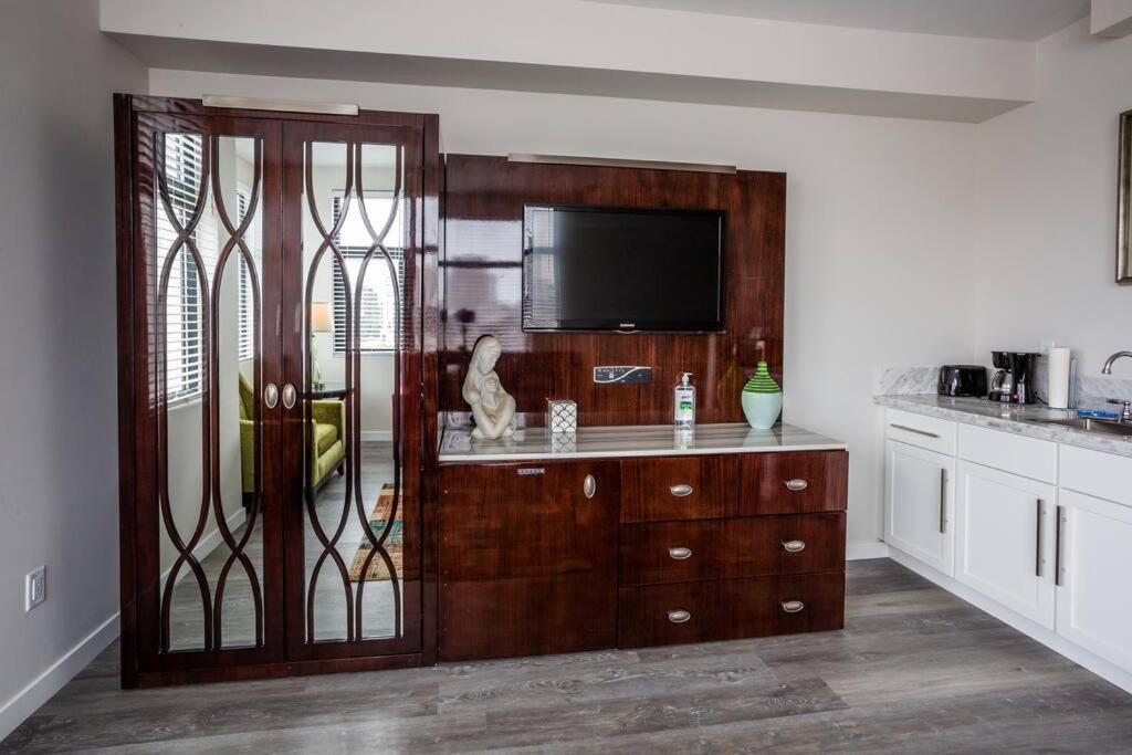Cali King Size One Bedroom Luxurious Suite In Dtsd San Diego Bagian luar foto